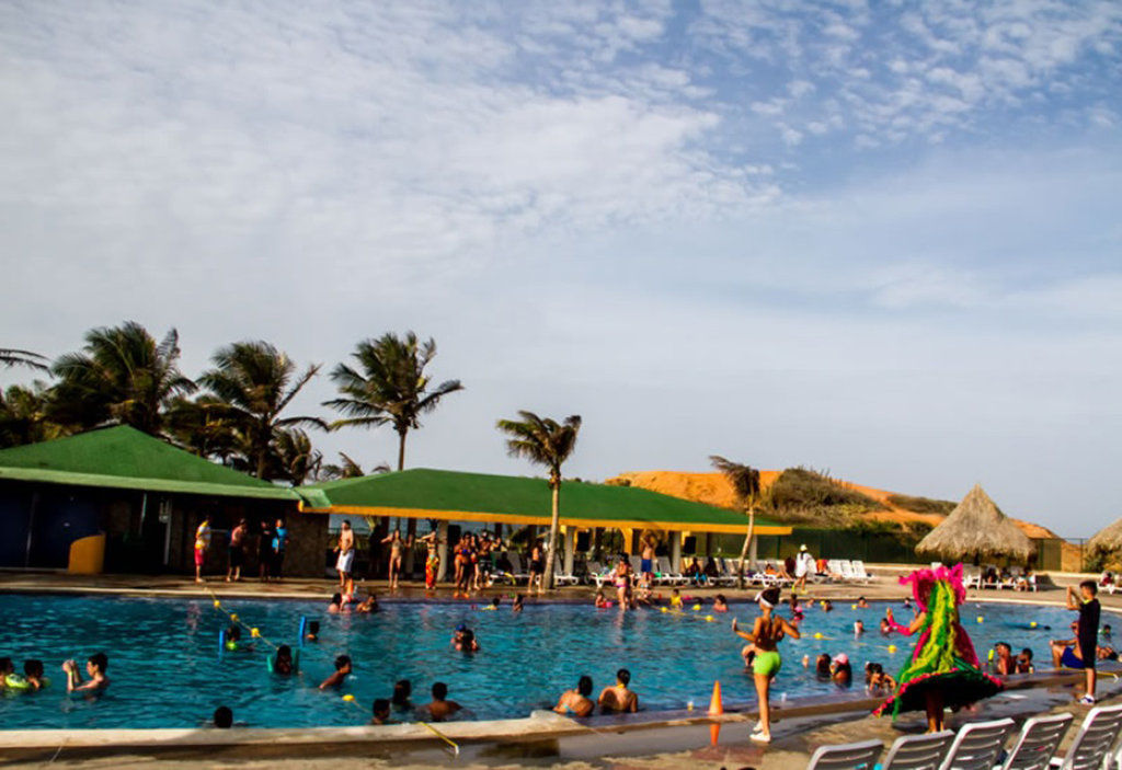 Готель Portofino Complex Playa El Agua Екстер'єр фото